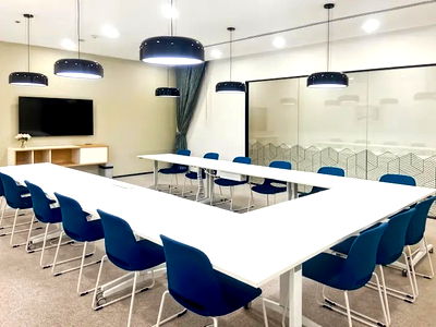 Office for rent Chaeng Watthana Road : Flexible office space at Vanich Place Ari on Phahonyothin, featuring a premium office interior or customizable office design to suit your preferences.