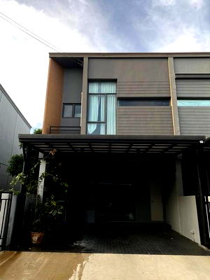 Townhouses for rent Saphan Sung : B1026 2-storey townhouse for rent, VERVE Rama 9 project, Kanchanaphisek Road