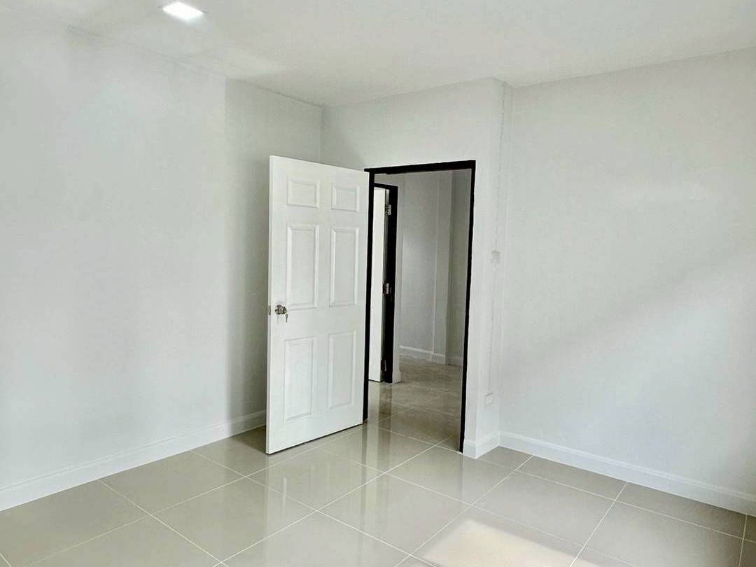 รูป ทาวน์เฮาส์ โซนนนทบุรี มหาสวัสดิ์ หมู่บ้านร่มรื่นวิลล์ 3 รีโนเวทใหม่ นัดชมบ้าน 085-318-6868  - รูปที่ 9/19