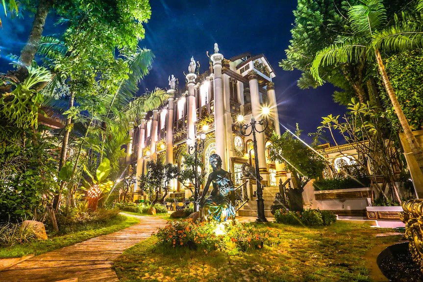 รูป โรงแรมหรูสไตล์เรเนสซองค์ ที่เดียวใจกลางเมืองเชียงใหม่มูลค่า 300 ล้านขายเพียง 170 ล้าน เท่านั้น - รูปที่ 1/13