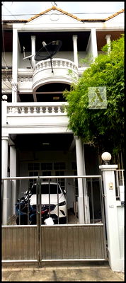 เช่าทาวน์โฮม ยูเนี่ยน มอลล์ : บ้านเช่ารัชดา บ้านเช่าจันทรเกษม AT631 ให้เช่าโฮมออฟฟิศ ทาวน์โฮม 3 ชั้น ย่านรัชดาภิเษก มี 4 ห้องนอน เฟอร์นิเจอร์ครบ ใกล้รถไฟฟ้าBTSรัชโยธิน