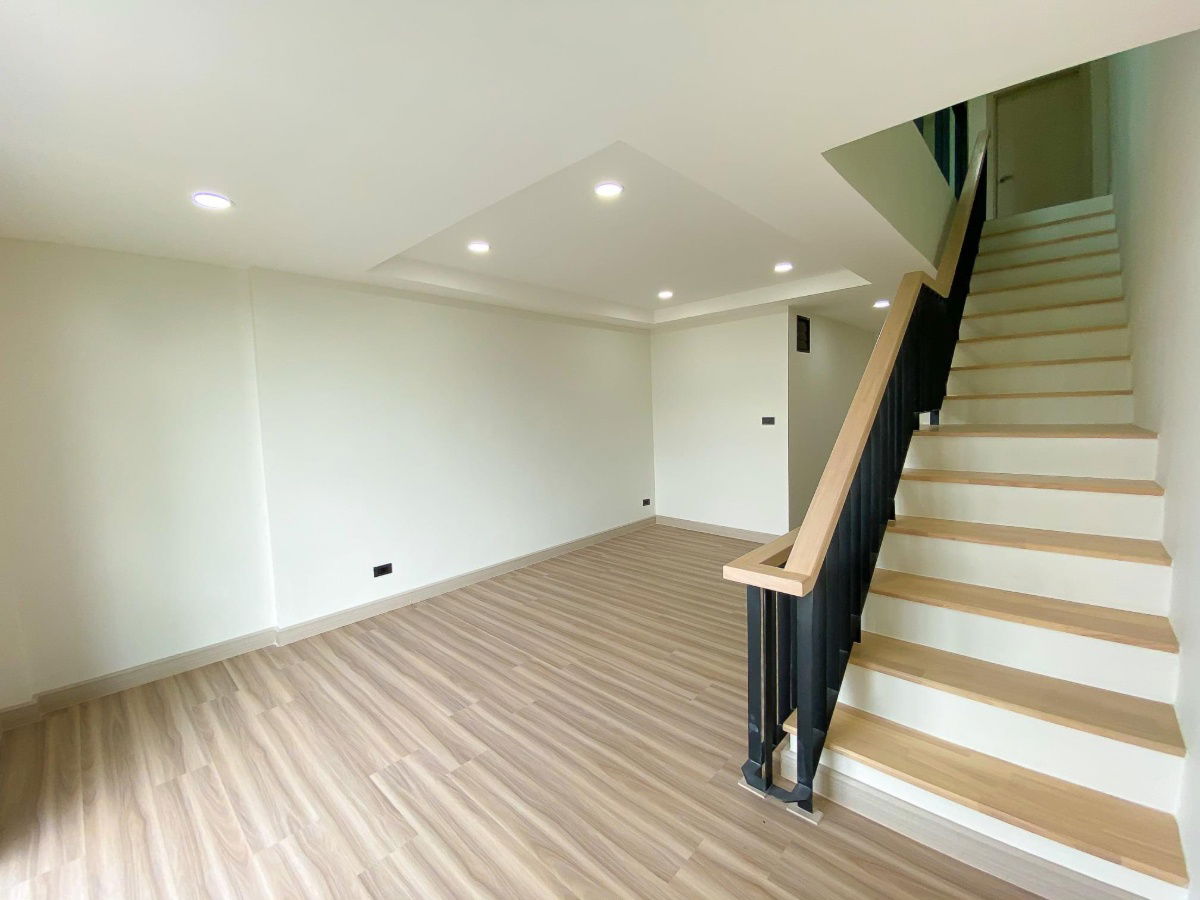 picture ðĒ New Listing! SPACE Home Office for Rent - 6/14