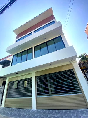Home office for sale BTS Ekkamai : Townhome newly renovate in Sukhumvit 65 near bts ekkamai  for sale ( SPSEVE1412 )
