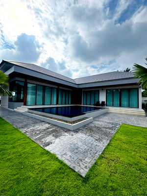 Houses for rent Bang Lamung Chonburi : For rent pool villa Pattaya nearly Mabprachan lake 100,000/month