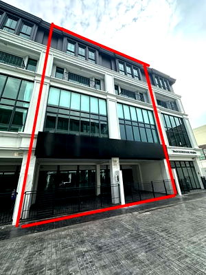 โฮมออฟฟิศให้เช่า : HR2963ให้เช่าอาคาร 4.5 ชั้น มีลิฟท์ โครงการ The Master อ่อนนุช-พัฒนาการ ติดถนน เหมาะทำเป็นออฟฟิศ โชว์รูม