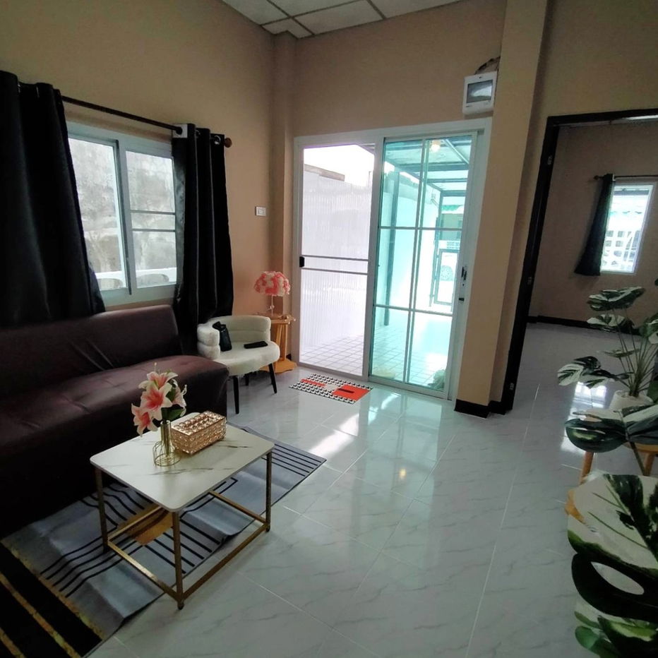 รูป บ้านโซนหนองจอก สุวินทวงศ์ หมู่บ้านอมรทรัพย์ เลียบวารี รีโนเวทใหม่ นัดชมบ้าน 085-318-6868 - รูปที่ 2/15