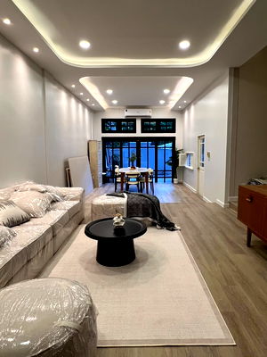 Townhouses for rent BTS Phra Khanong : Newly renovated! 5bed 4bath 260sqm. 2parking. Line id: @pfagent