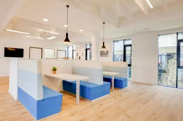 picture Flexible office space at Vanich Place Ari on Phahonyothin, featuring a premium office interior or customizable office design to suit your preferences. - 10/16