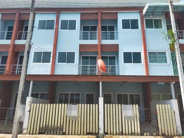 picture FOR SALE TOWNHOUSE PROPERTY 2500000 BAHT. - 1/8