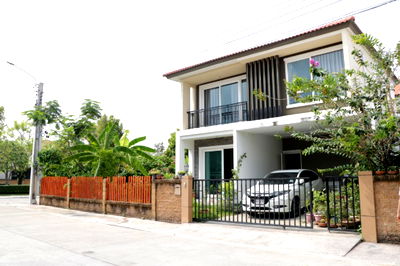 Houses for sale Bangkok : For Sale 2-Storey House in Golden Village Onnut–Pattanakarn Soi Onnut 65, Sukhumvit 77 Corner unit 64 sq. wah 