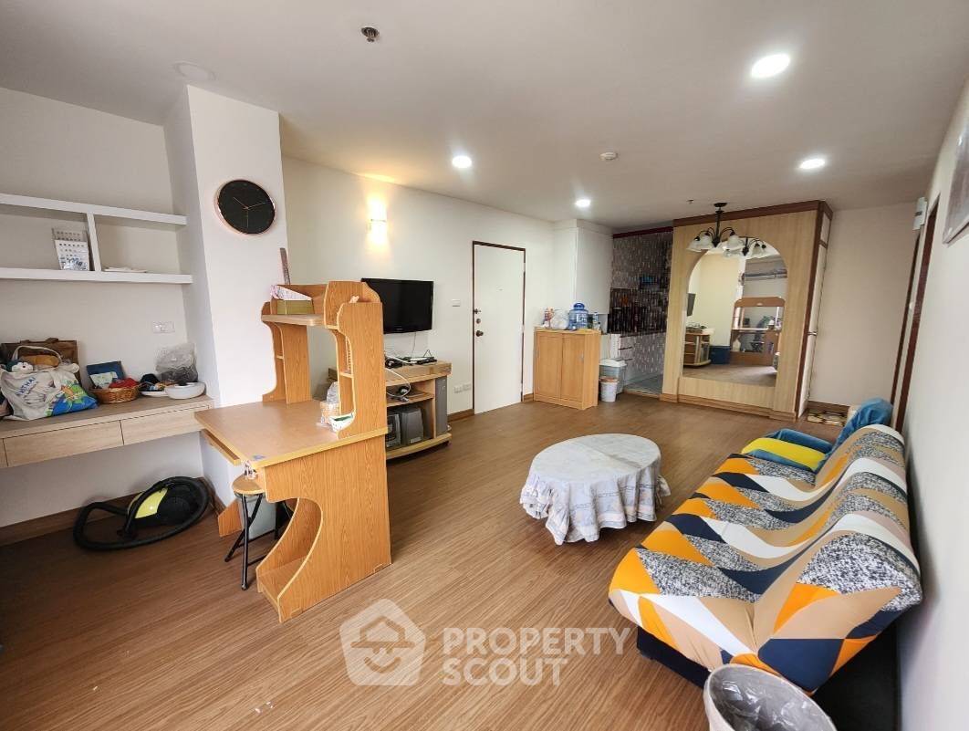 picture 2-BR Condo at P. Thana Tower in Wang Thonglang (ID 2083567) - 5/17