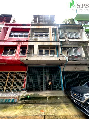 Shophouses for rent BTS Bang Chak : 3-Storey Commercial Building for Rent, Sukhumvit 95, Only 200 m from BTS Bang Chak (SPSJN241)