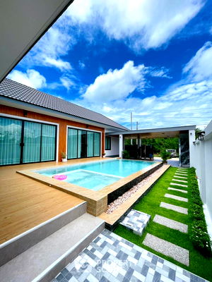 Houses for sale Sattahip Chonburi : 3-BR Villa in Bang Sare (ID 2416290)