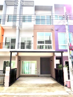 เช่าทาวน์โฮม วิทยาลัยพยาบาลบรมราชชนนีนพรัตน์วชิระ : ให้เช่าทาวน์โฮม กรีนิช รามอินทรา (Greenwich Ramintra) อยู่ถนนรามอินทรา กม.12 แขวงคันนายาว