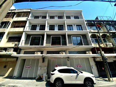 Shophouses for sale Ministry of Labour : 4.5-story commercial building for sale, Soi Prachasongkhro 33, 3 bedrooms 5 bathrooms, Land area 14 square wah