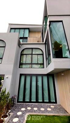 Houses for rent Krungthep Kreetha Road : 5-BR House at Vive Krungthep Kreetha close to Krungthep Kreetha (ID 2416542)