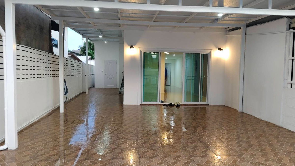 รูป ขายบ้านแฝด 37 ตร.ว #รีโนเวทใหม่พร้อมอยู่ #ใกล้สถานีรถไฟฟ้า รามอินทรา กม.4 เพียง 500 เมตร #รีโนเวททุกส่วน สภาพเหมือนบ้านใหม่ พื้นที่ใช้สอยเยอะ - รูปที่ 2/15