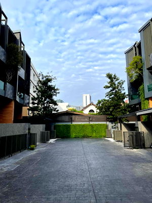 Home office for rent Lat Phrao Road : Code: KJ9602  for rent THE EIGHT Chatuchak - Ratchada 🔥🔥 Line ID: @kjcondo (with @) 🔥🔥