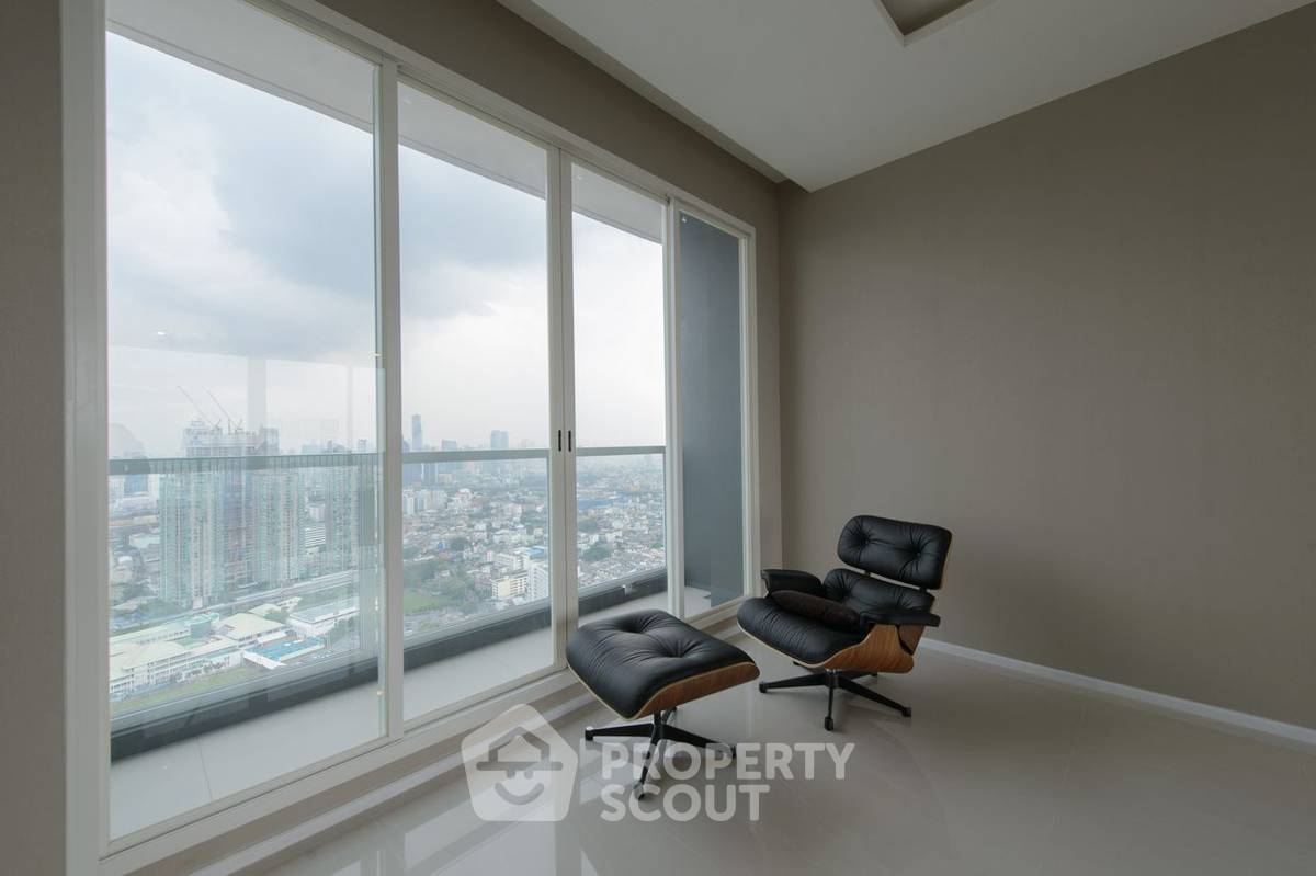 picture 3-BR Condo at Menam Residences in Wat Phraya Krai (ID 949753) - 7/26