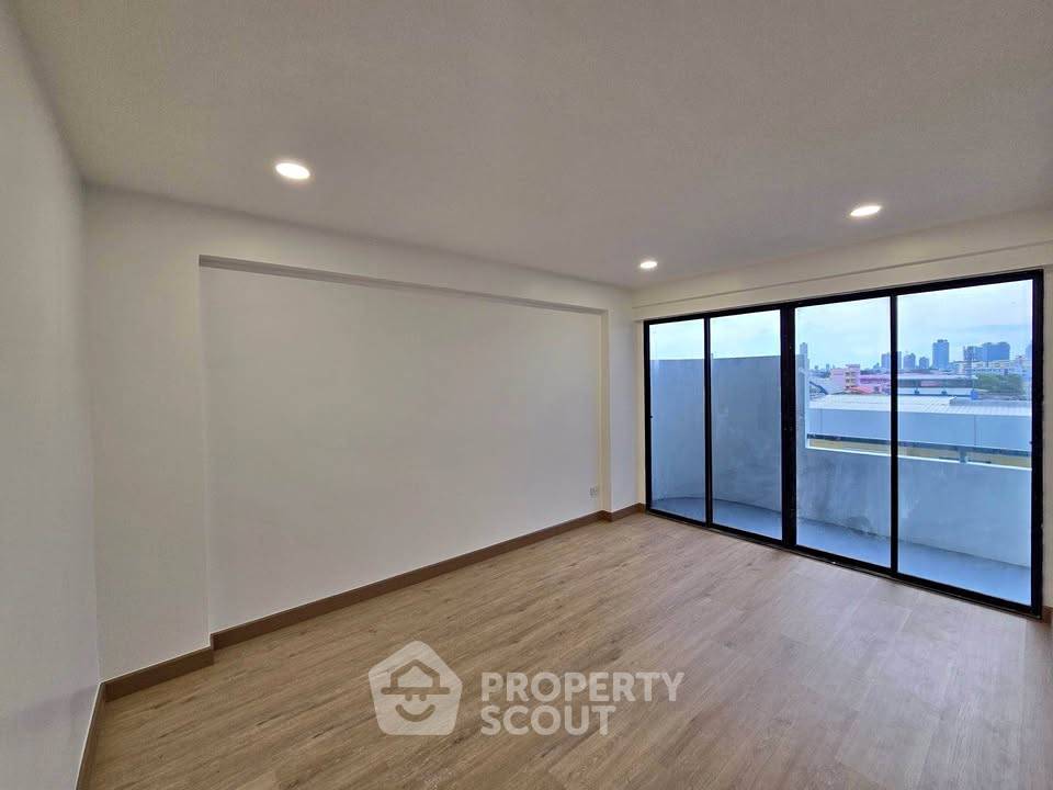 รูป คอนโด 2-ห้องนอน ที่ อีสท์ วูด พาร์ค คอนโดมิเนียม ใน สวนหลวง (ID 2147833) - รูปที่ 1/10