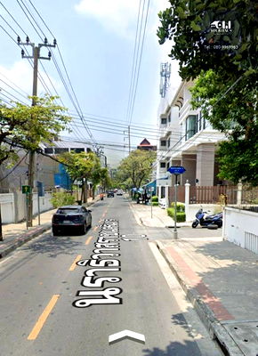 Land for sale BTS Surasak : Land with house in prime Sathorn location near BTS Saint Louis & BTS Chong Nonsi! Prime location • Large land • Great for living or investment.