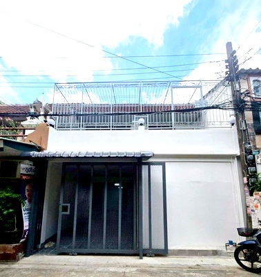 Townhouses for rent University of the Thai Chamber of Commerce : 2-story townhouse for rent, Soi Pracharat Bamphen 16, 3 bedrooms 2 bathrooms, Land area 21 sq.wah.