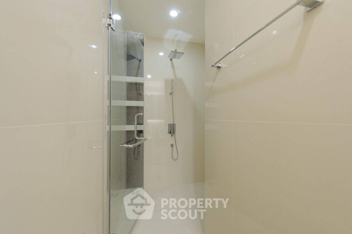 picture 3-BR Condo at Menam Residences in Wat Phraya Krai (ID 949753) - 22/26