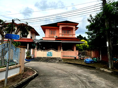 Houses for rent Bangkok : HOUSE FOR RENT AT EKACHAI BANGBON