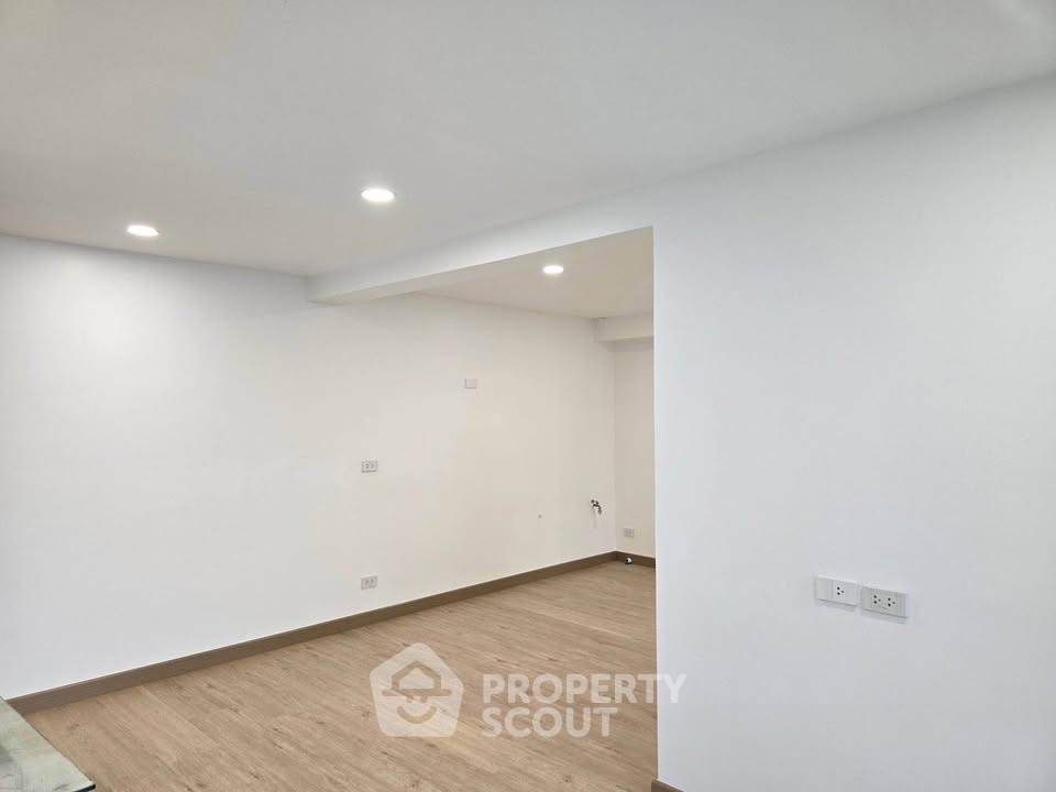 รูป คอนโด 2-ห้องนอน ที่ อีสท์ วูด พาร์ค คอนโดมิเนียม ใน สวนหลวง (ID 2147833) - รูปที่ 3/10