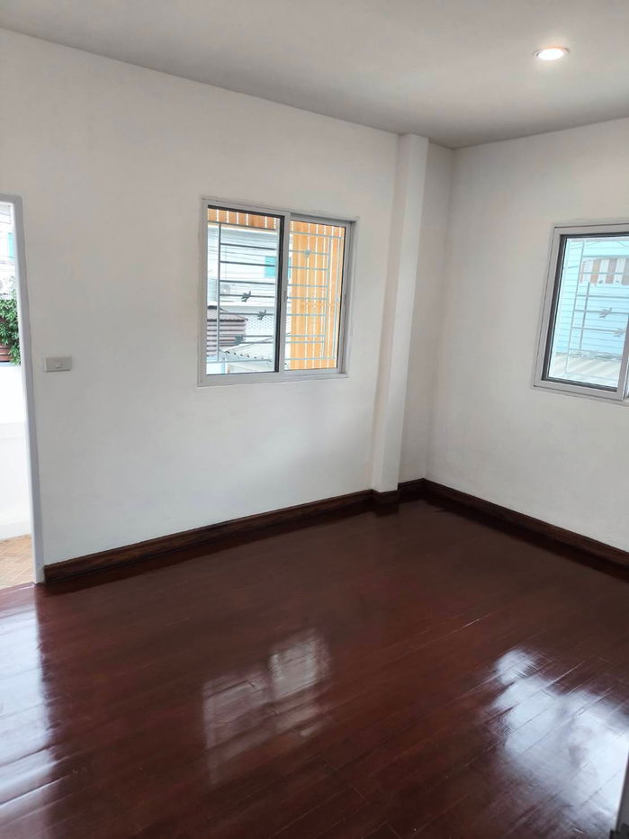 รูป ขายบ้านแฝด 37 ตร.ว #รีโนเวทใหม่พร้อมอยู่ #ใกล้สถานีรถไฟฟ้า รามอินทรา กม.4 เพียง 500 เมตร #รีโนเวททุกส่วน สภาพเหมือนบ้านใหม่ พื้นที่ใช้สอยเยอะ - รูปที่ 13/15