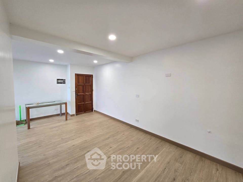 รูป คอนโด 2-ห้องนอน ที่ อีสท์ วูด พาร์ค คอนโดมิเนียม ใน สวนหลวง (ID 2147833) - รูปที่ 9/10