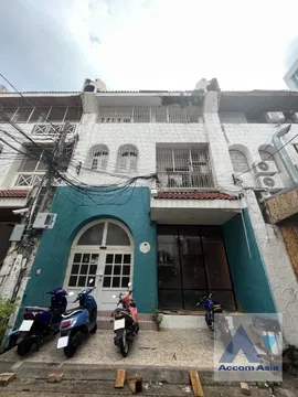 🔼🔽 AccomA 📩 4 BR House in Khlong Toei Nuea (39186)