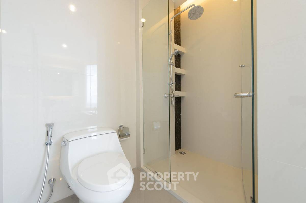 picture 3-BR Condo at Menam Residences in Wat Phraya Krai (ID 949753) - 18/26