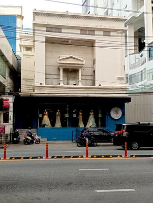 สำนักงานให้เช่า : ให้เช่าโชว์รูมติดริมถนนทองหล่อ  พื้นที่ธุรกิจ – ถนนสุขุมวิท 55 (ทองหล่อ)