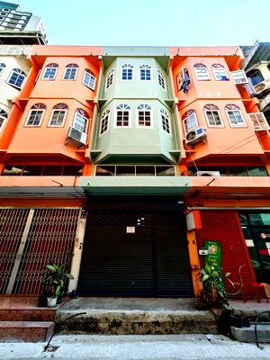 Shophouses for sale Borommaratchachonnani Rd. : For sale - Commercial Building 3 floors with mezzanine in Soi Borommaratchachonnani 17 Bangkok