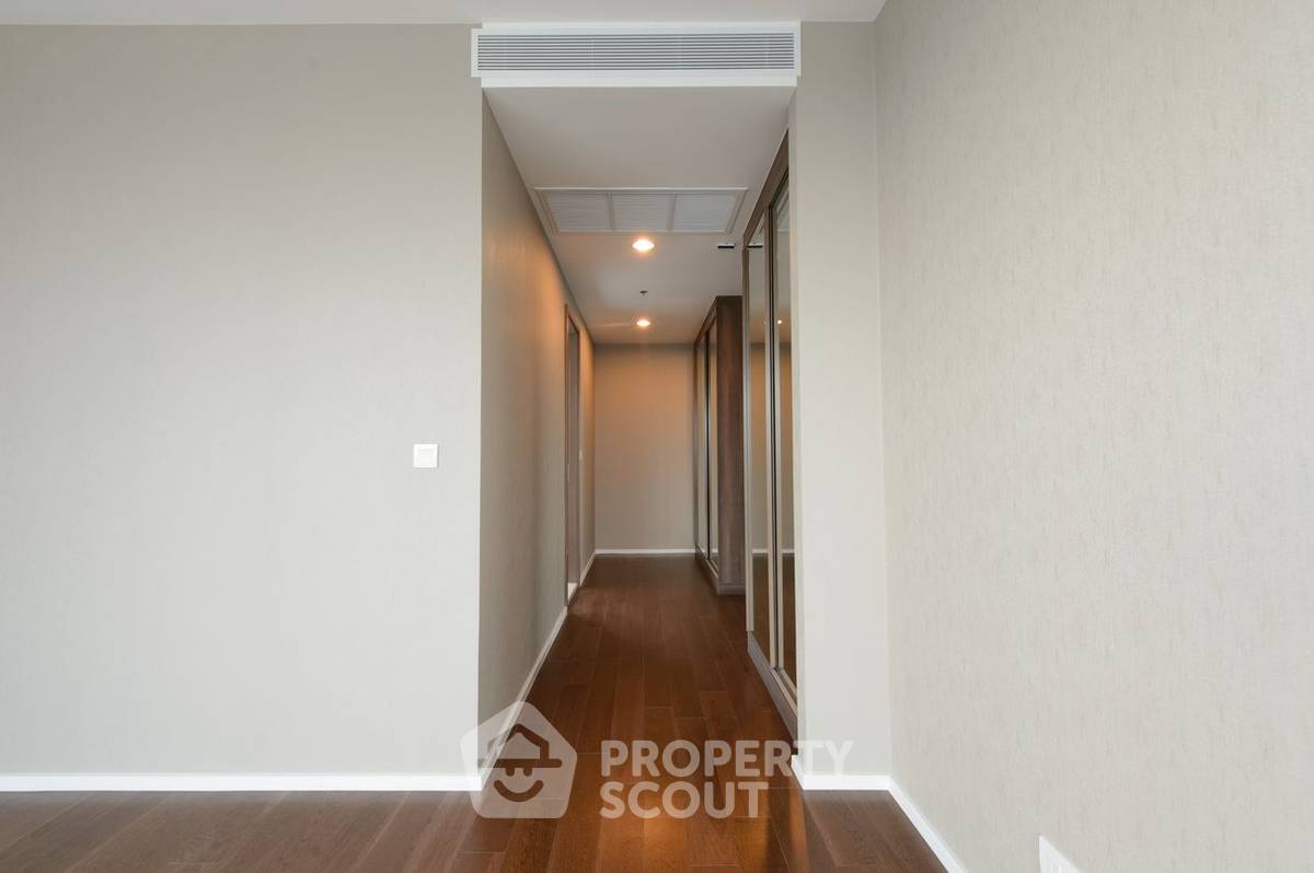 picture 3-BR Condo at Menam Residences in Wat Phraya Krai (ID 949753) - 15/26