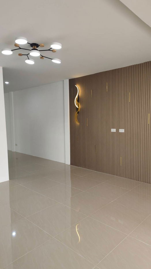 รูป ขายบ้านแฝด 37 ตร.ว #รีโนเวทใหม่พร้อมอยู่ #ใกล้สถานีรถไฟฟ้า รามอินทรา กม.4 เพียง 500 เมตร #รีโนเวททุกส่วน สภาพเหมือนบ้านใหม่ พื้นที่ใช้สอยเยอะ - รูปที่ 4/15