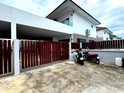 Houses for rent Pattaya Night Bazaar : For rent house style modern villa Chokchai village 9 Pattaya