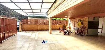 Houses for rent Thai Television Channel 3 : 🔼🔽 AccomA 📩 Pet friendly 5 BR House in Klong Tan (AA34724)