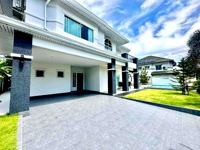 Houses for sale Chonburi : New villa for sale in Pattaya 