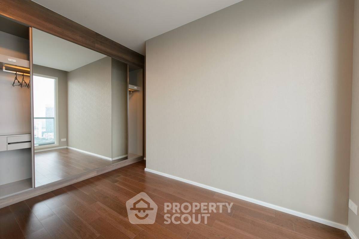 picture 3-BR Condo at Menam Residences in Wat Phraya Krai (ID 949753) - 9/26