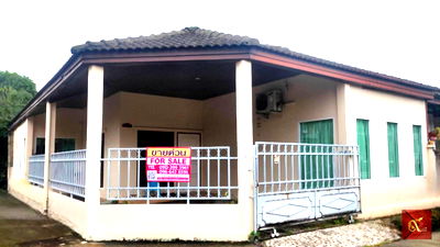 Townhouses for sale Phuket : Coner townhouse with lots of  space