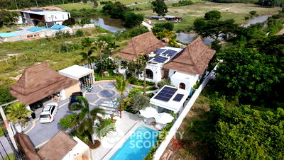 Houses for sale Prachaubkirikhan : 5-BR Villa in Hin Lek Fai (ID 2409522)