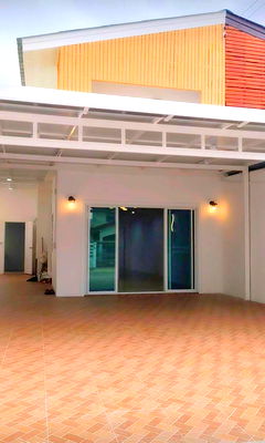 บ้านแฝด วิทยาลัยศิลปหัตถกรรมกรุงเทพ : ขายบ้านแฝด 37 ตร.ว #รีโนเวทใหม่พร้อมอยู่  #ใกล้สถานีรถไฟฟ้า รามอินทรา กม.4 เพียง 500 เมตร   #รีโนเวททุกส่วน สภาพเหมือนบ้านใหม่ พื้นที่ใช้สอยเยอะ