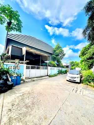 Land for sale Chom Thong : Warehouse and land for sale in a prime location in the Thonburi business district