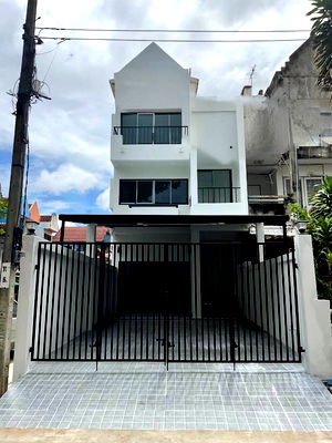 Townhouses for sale Siam University : Townhome For Sale Setthi Ville Bangkae