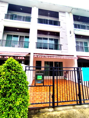 Townhouses for rent Crystal Design Center : 🏡 Exclusive Rental Listing! 3-Storey Townhome "Baan Klang Muang Ladprao 87" - Prime Location, Perfect for Living or Home Office!