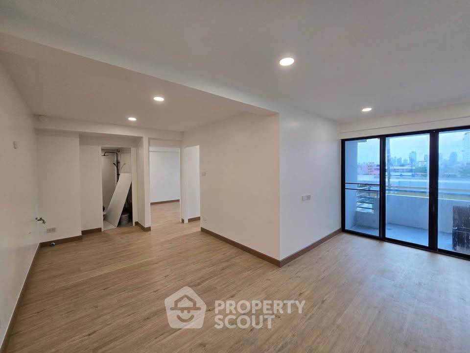 รูป คอนโด 2-ห้องนอน ที่ อีสท์ วูด พาร์ค คอนโดมิเนียม ใน สวนหลวง (ID 2147833) - รูปที่ 2/10