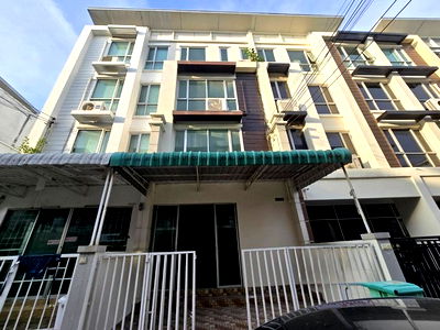 Shophouses for rent Rom Klao Road : FOR RENT  COMMERCIAL BUILDING PROPERTY  18000 BAHT per MONTH