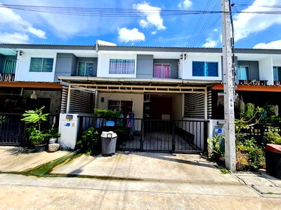 Townhouses for sale Nong Chok : FOR SALE  TOWNHOUSE PROPERTY  1800000 BAHT.